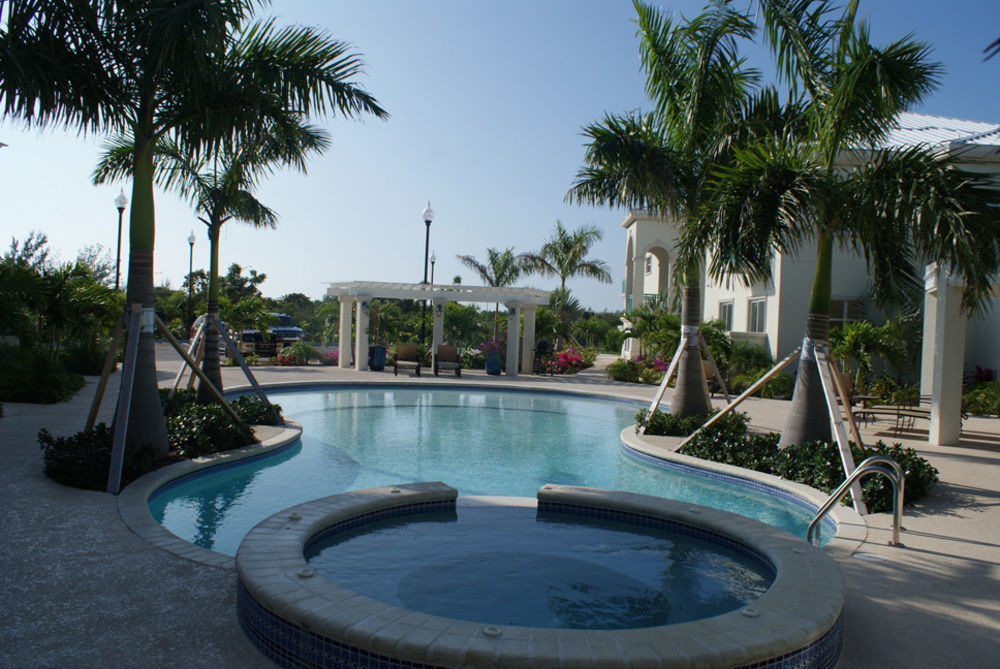 Caribbean Diamond Hotel *
