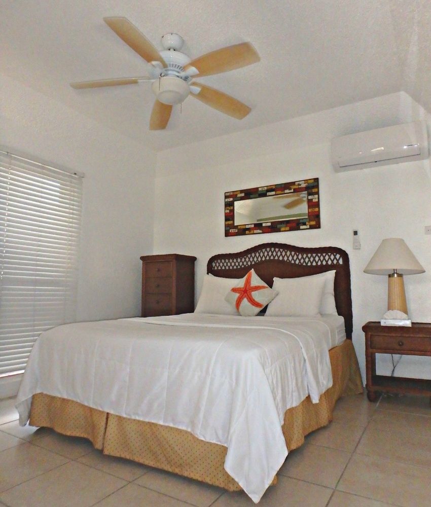 Flamboyan On The Bay & Aparthotel 3*