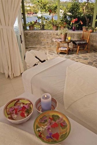Young Island Resort 3*