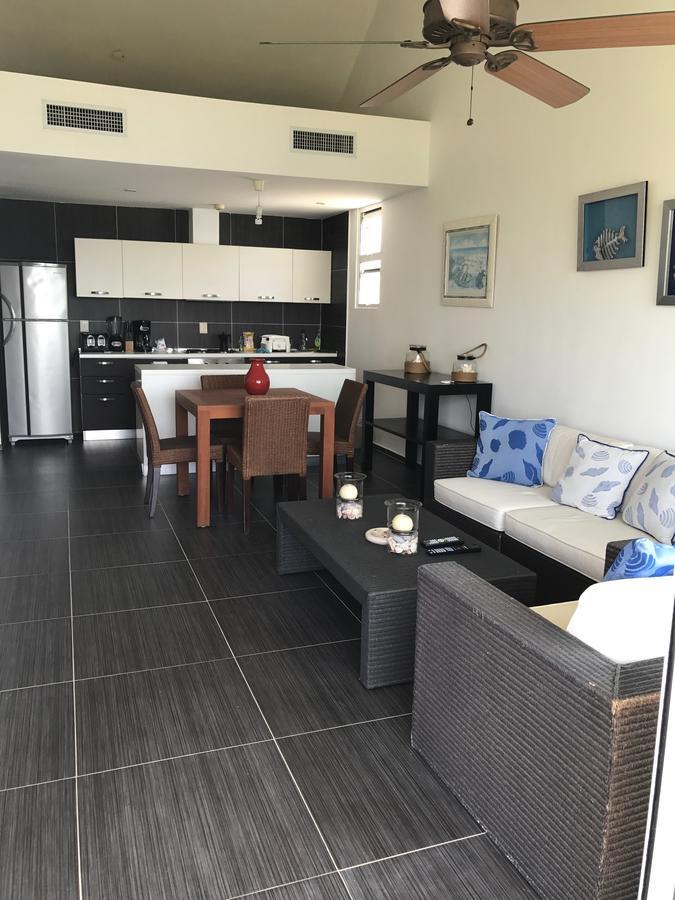Vista Mare Ocean View Floor Condo, Aparthotel