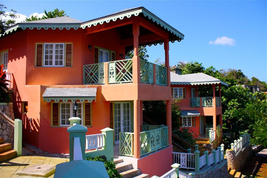 Pimento Lodge *