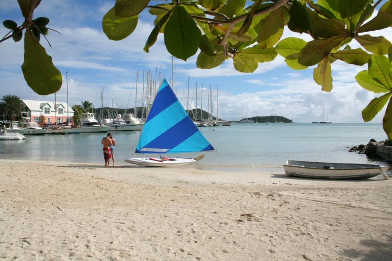 Hotel The Catamaran 3*