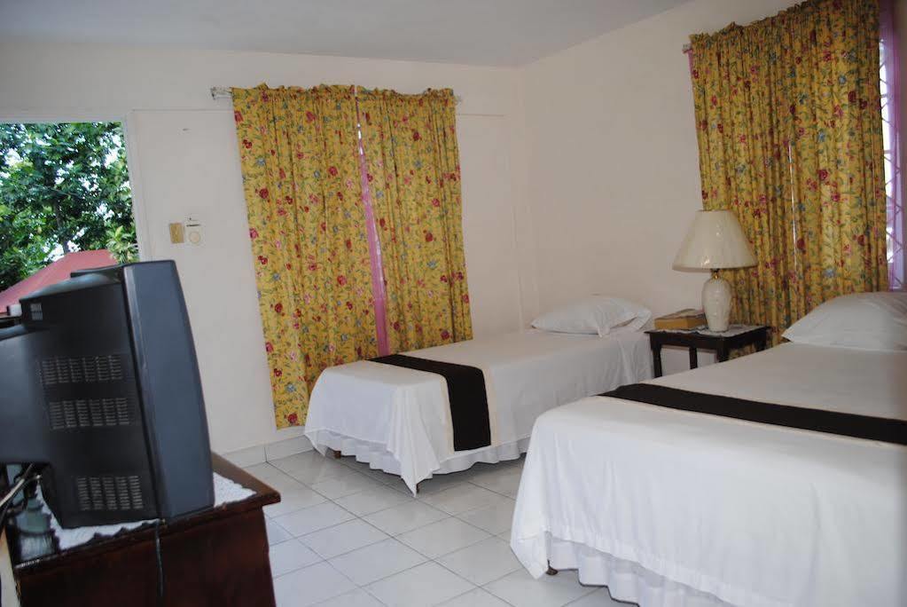 Palm Bay & Restaurant Guest house *