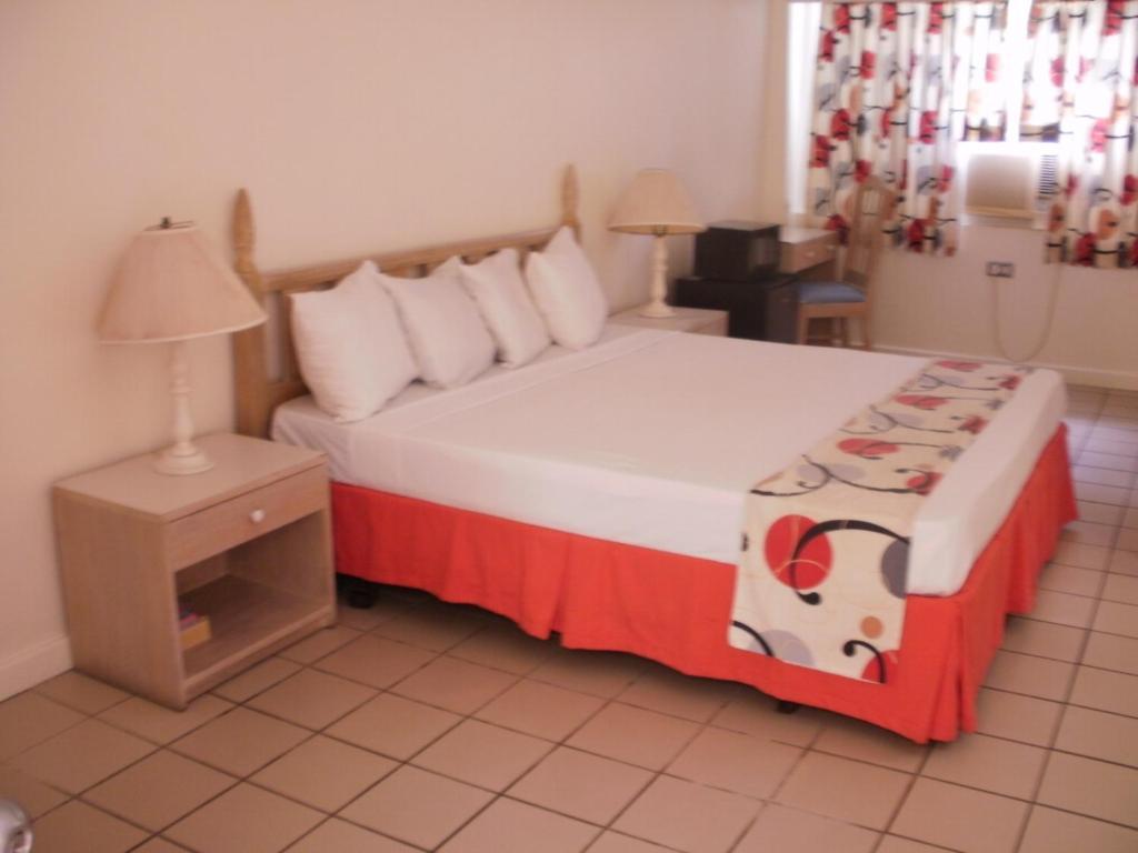 Pineapple Court Hotel
