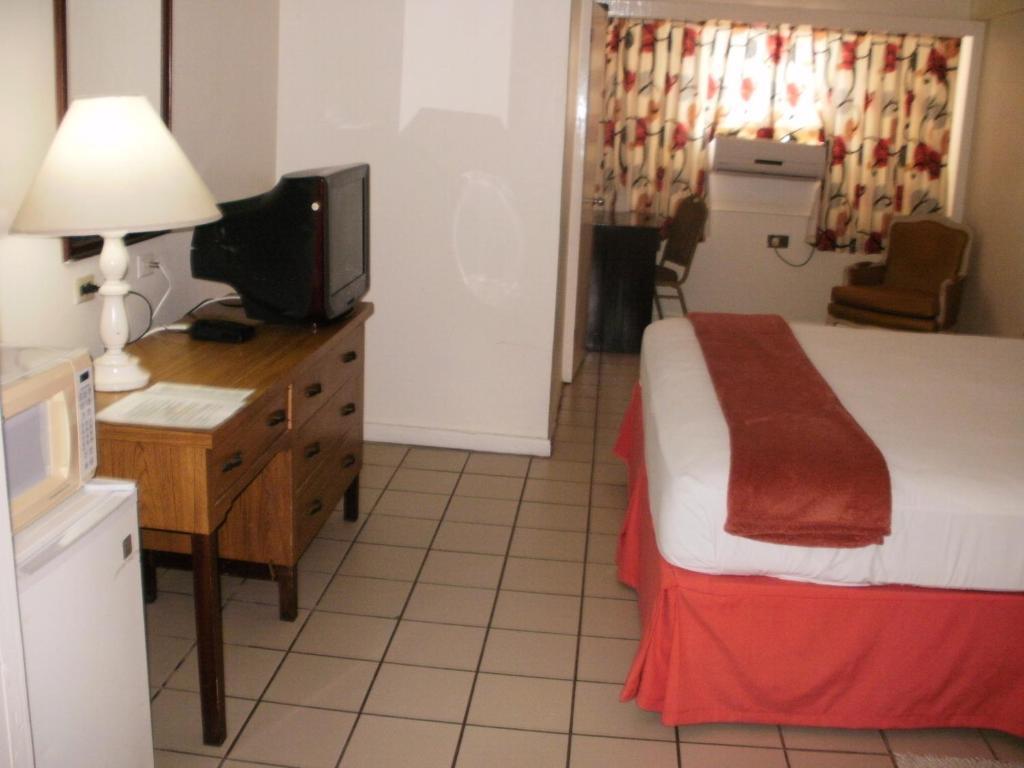 Hotel Pineapple Court