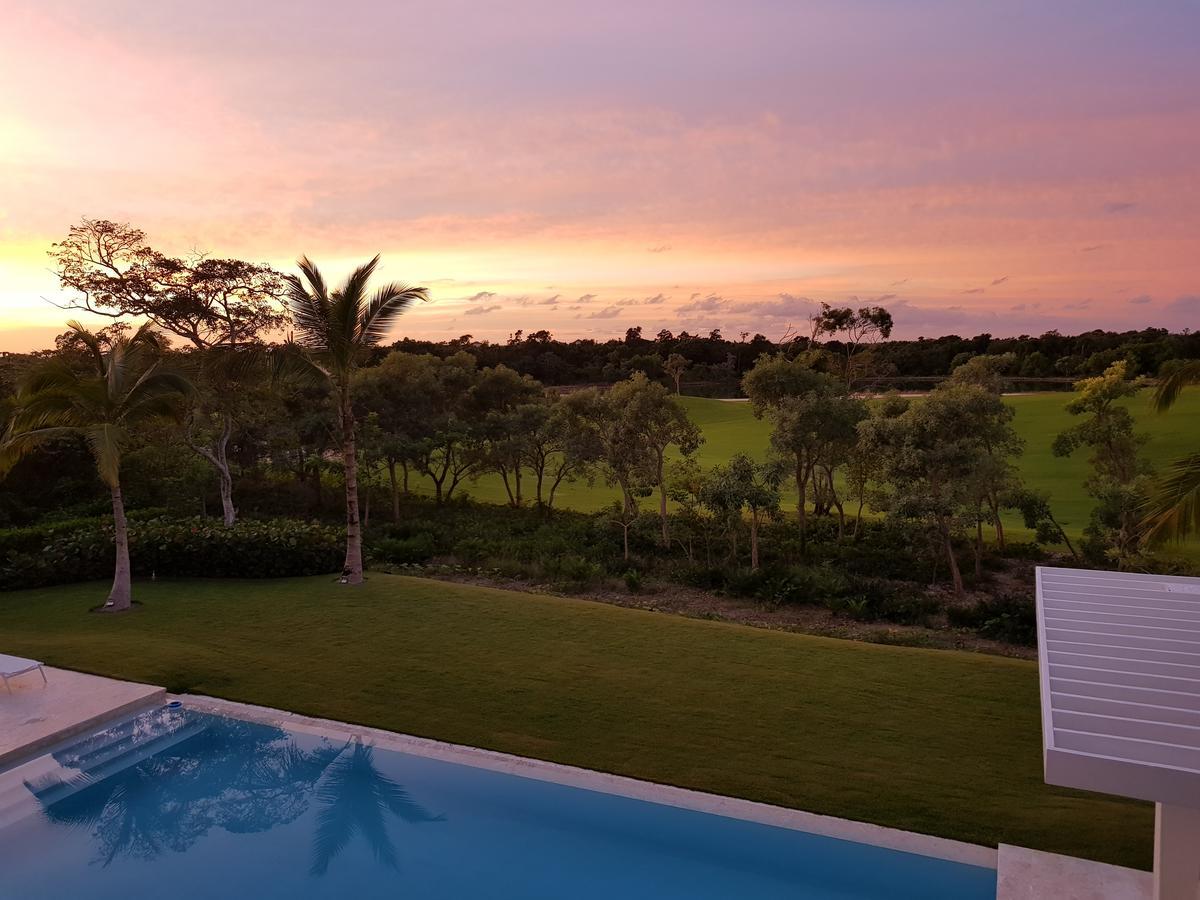 Villa Villa, Hacienda B-23, & Club