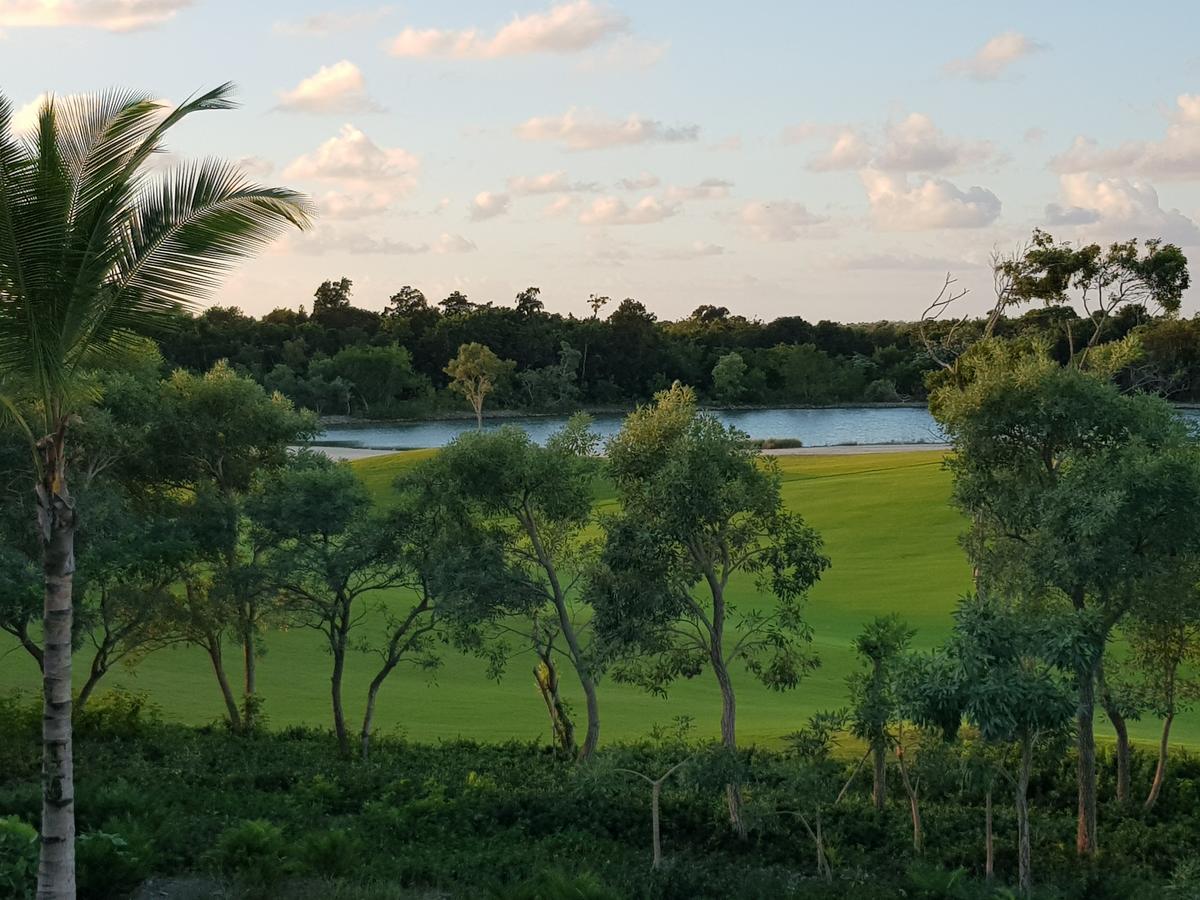 Villa, Hacienda B-23, & Club *