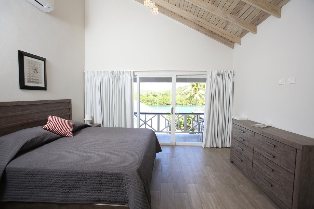 The Moxy 2* English Harbour