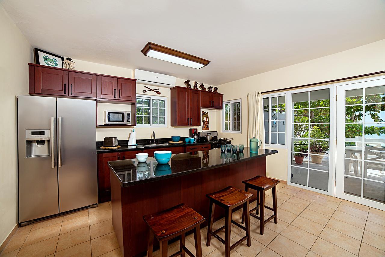 Hotel Beach House Condos,