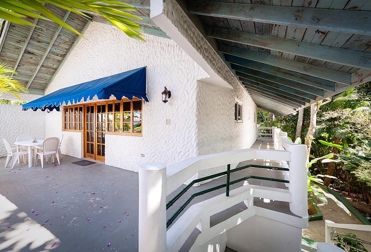 Beach House Condos, 3*
