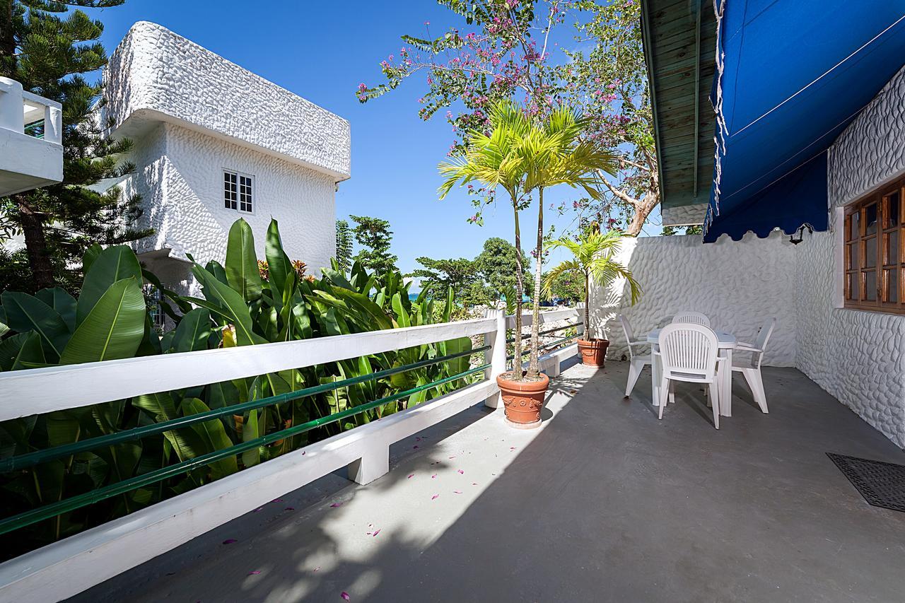Beach House Condos, Hotel