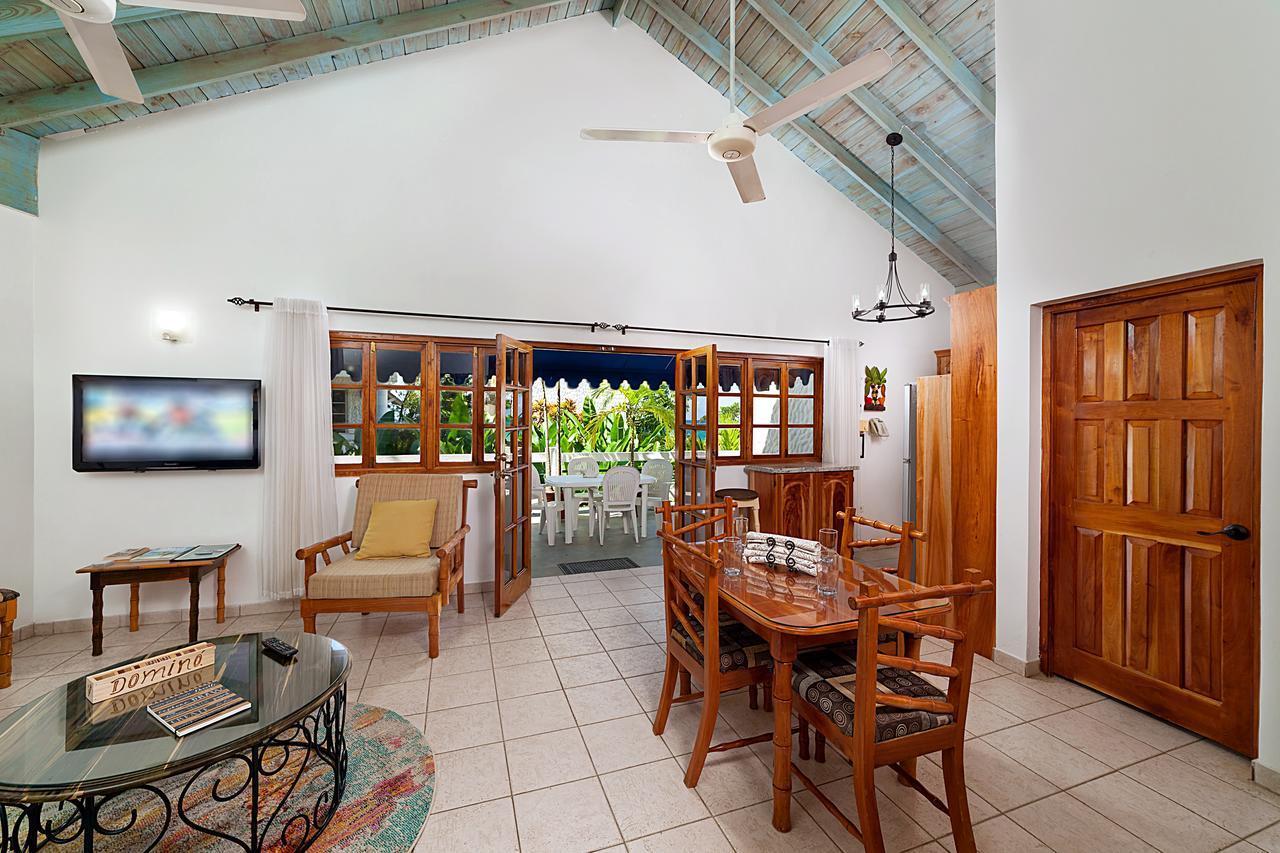 Beach House Condos, Hotel