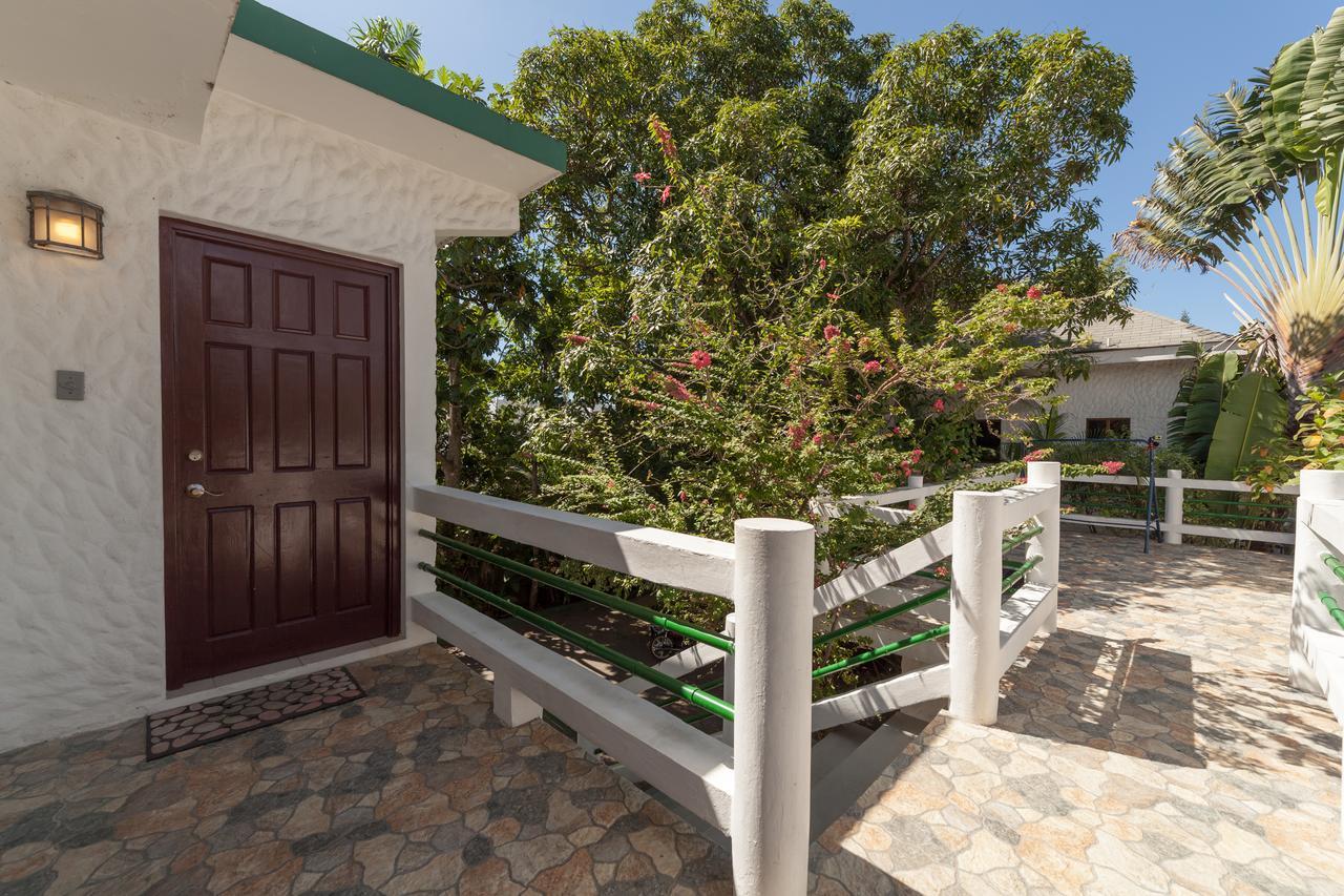 Hotel Beach House Condos, Negril