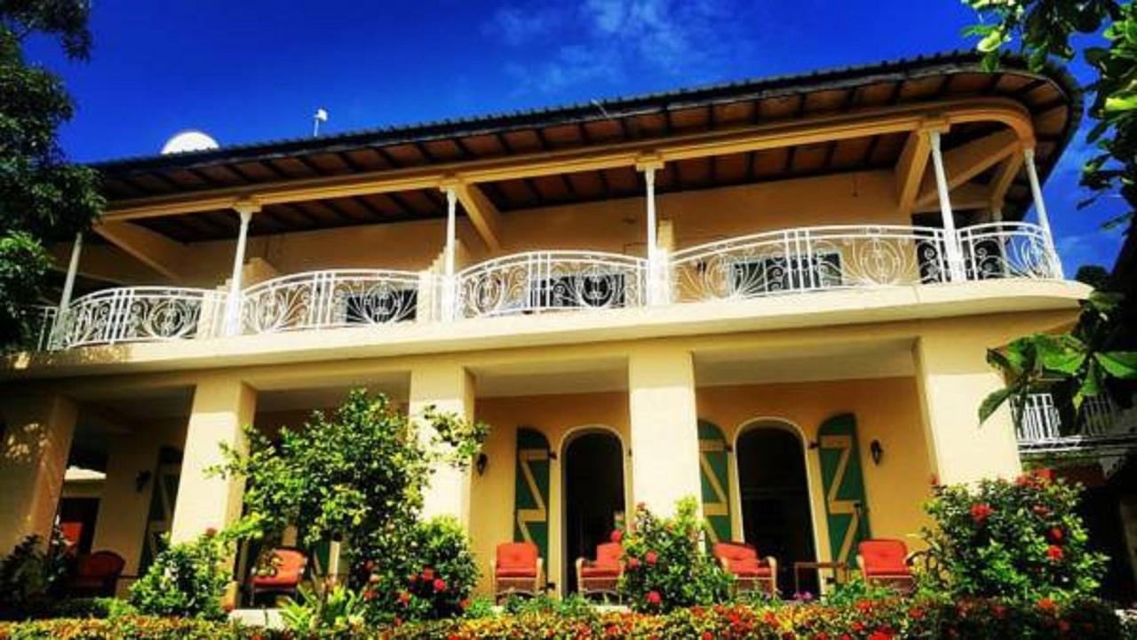 Habitation Des Lauriers Hotel