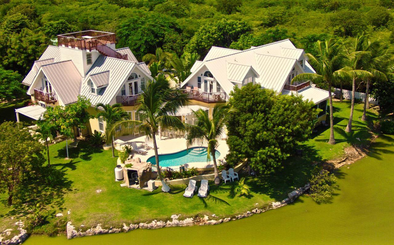 Shangri-La Boutique Bed & Breakfast Bed & Breakfast