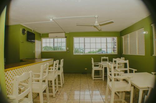Hotel Norman's Court & Sky Restaurant Club *
