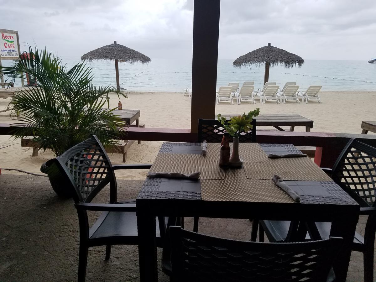 Hotel Roots Cafe Negril