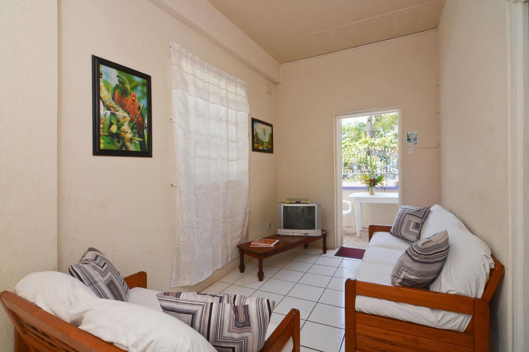 Keegans Beachside 2* Bequia Island