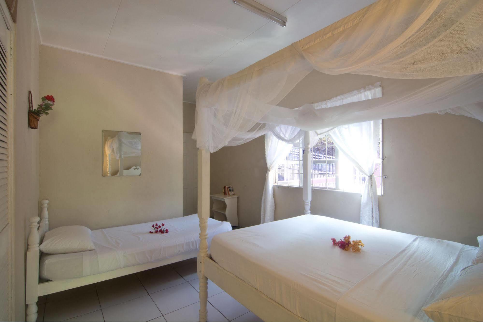 Hotel Keegans Beachside 2*