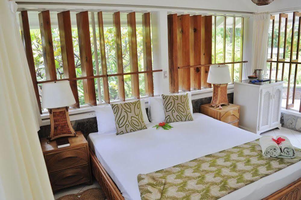 Young Island Resort 3*