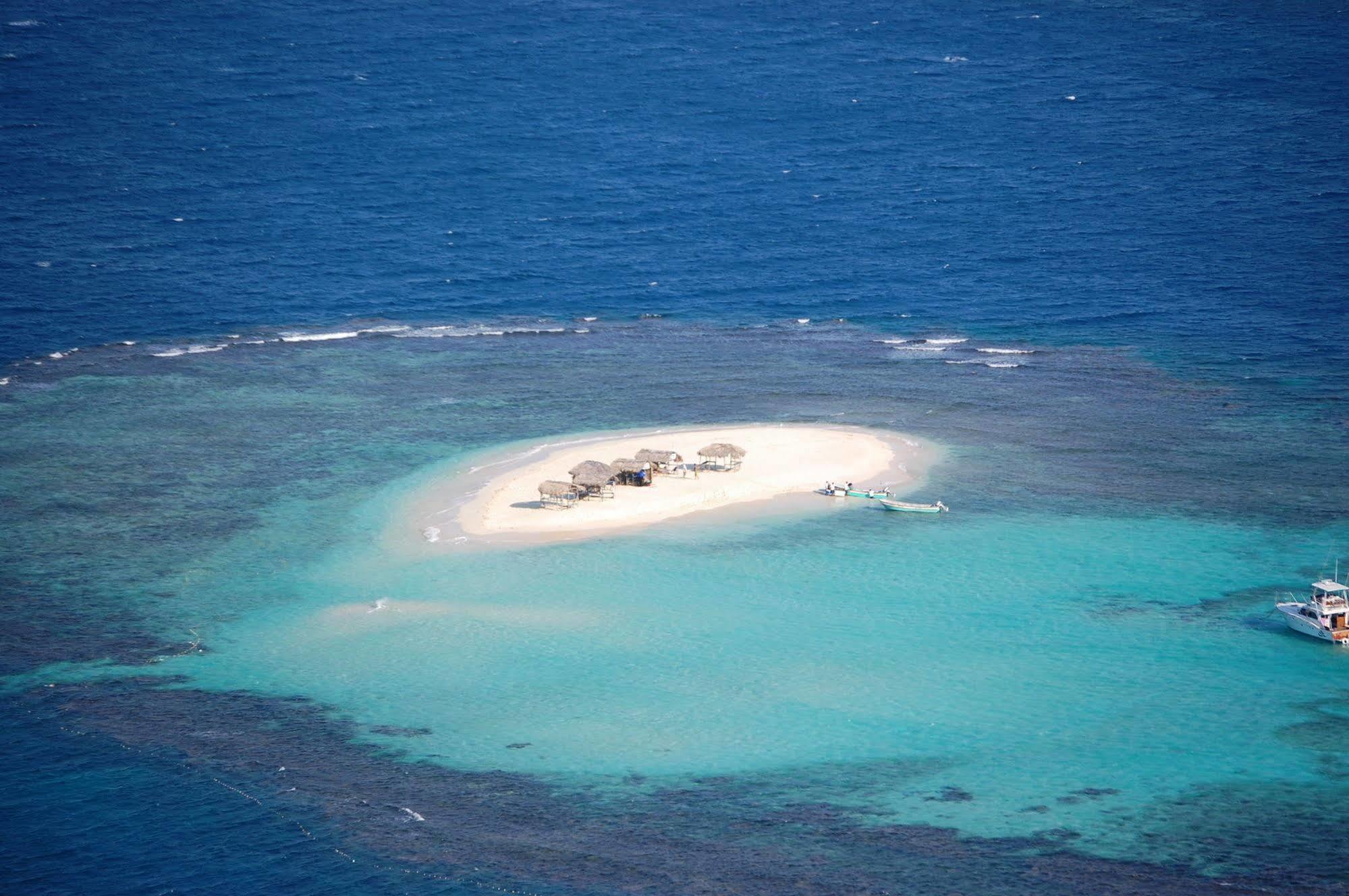 Hotel Paradise Island