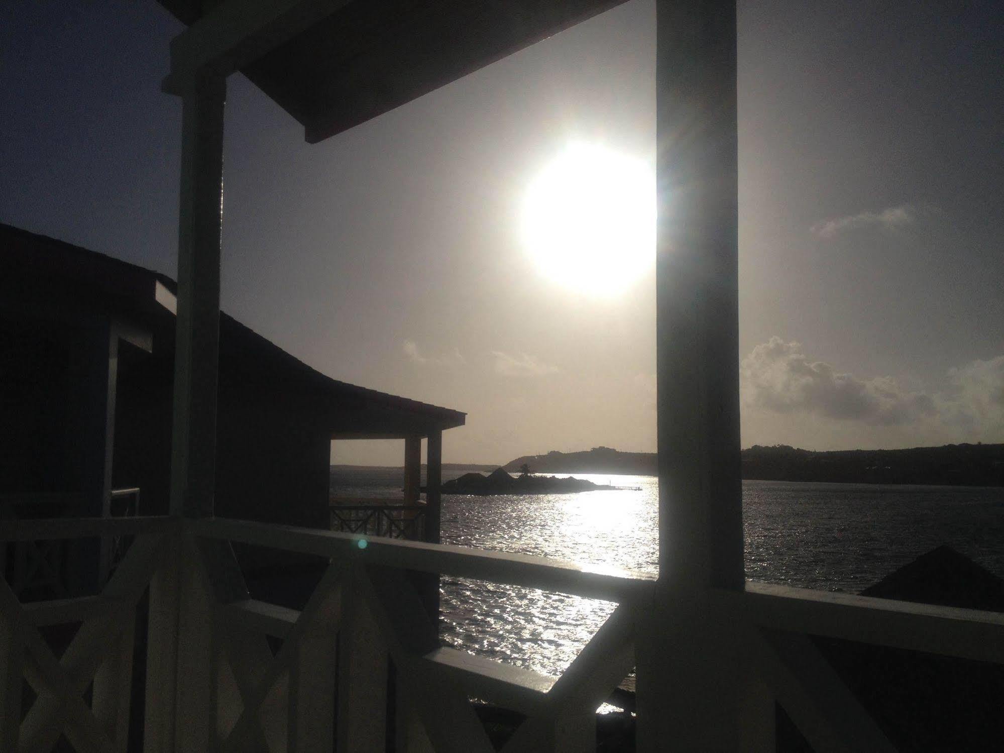 Arawak Beach Guest house Island Harbour