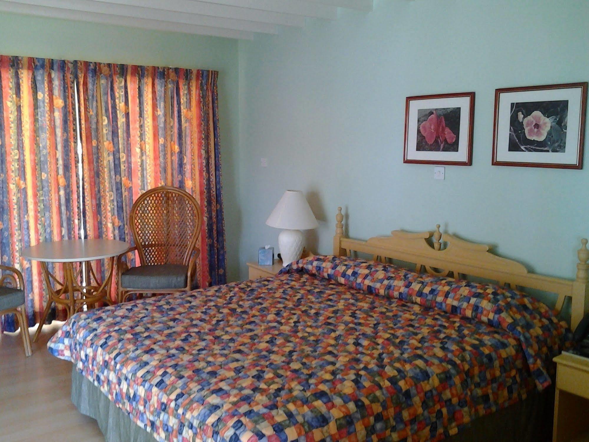 Sunset Shores 3*