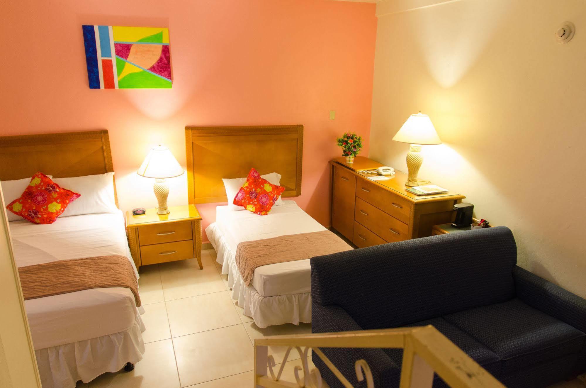 Alicia's Inn 2*