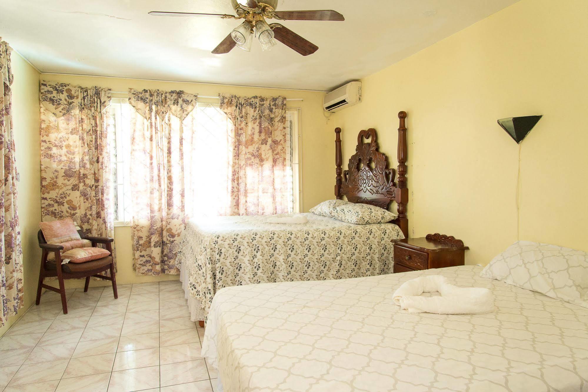 Villa Donna Inn 2*