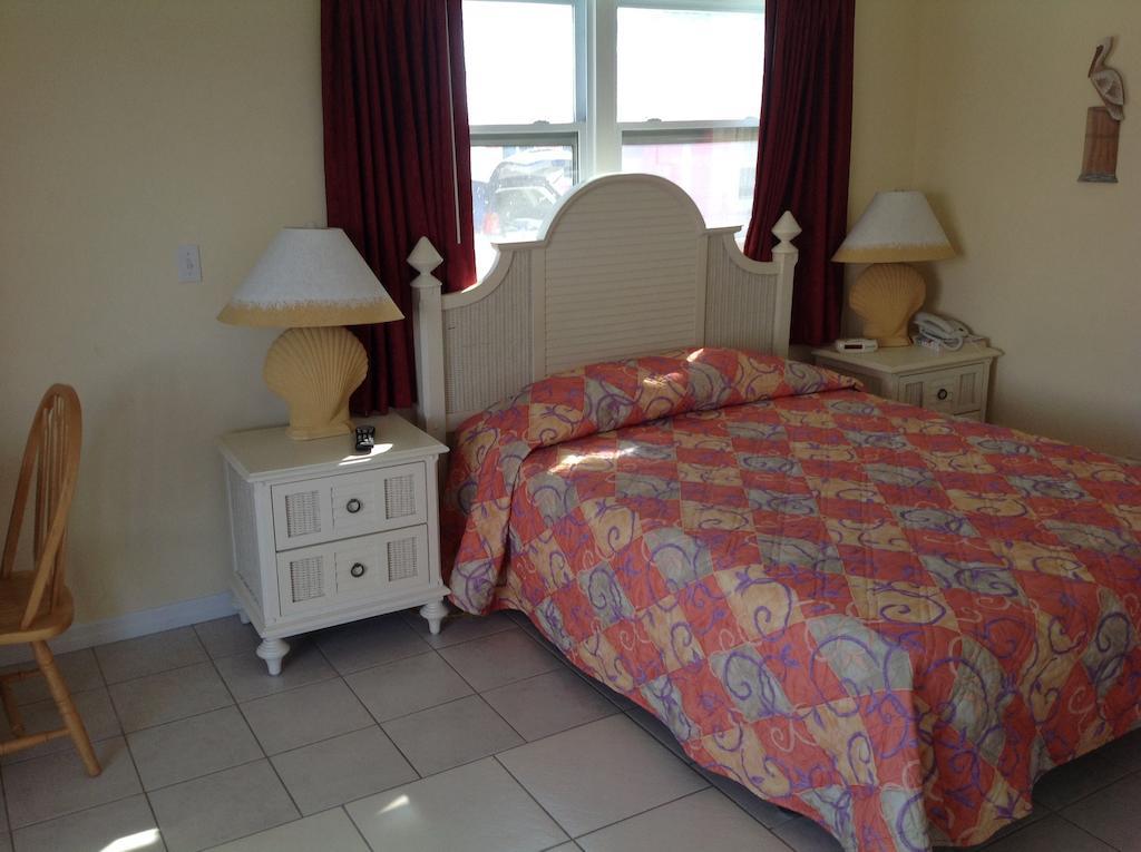 Hotel Pelican Marsh Harbour