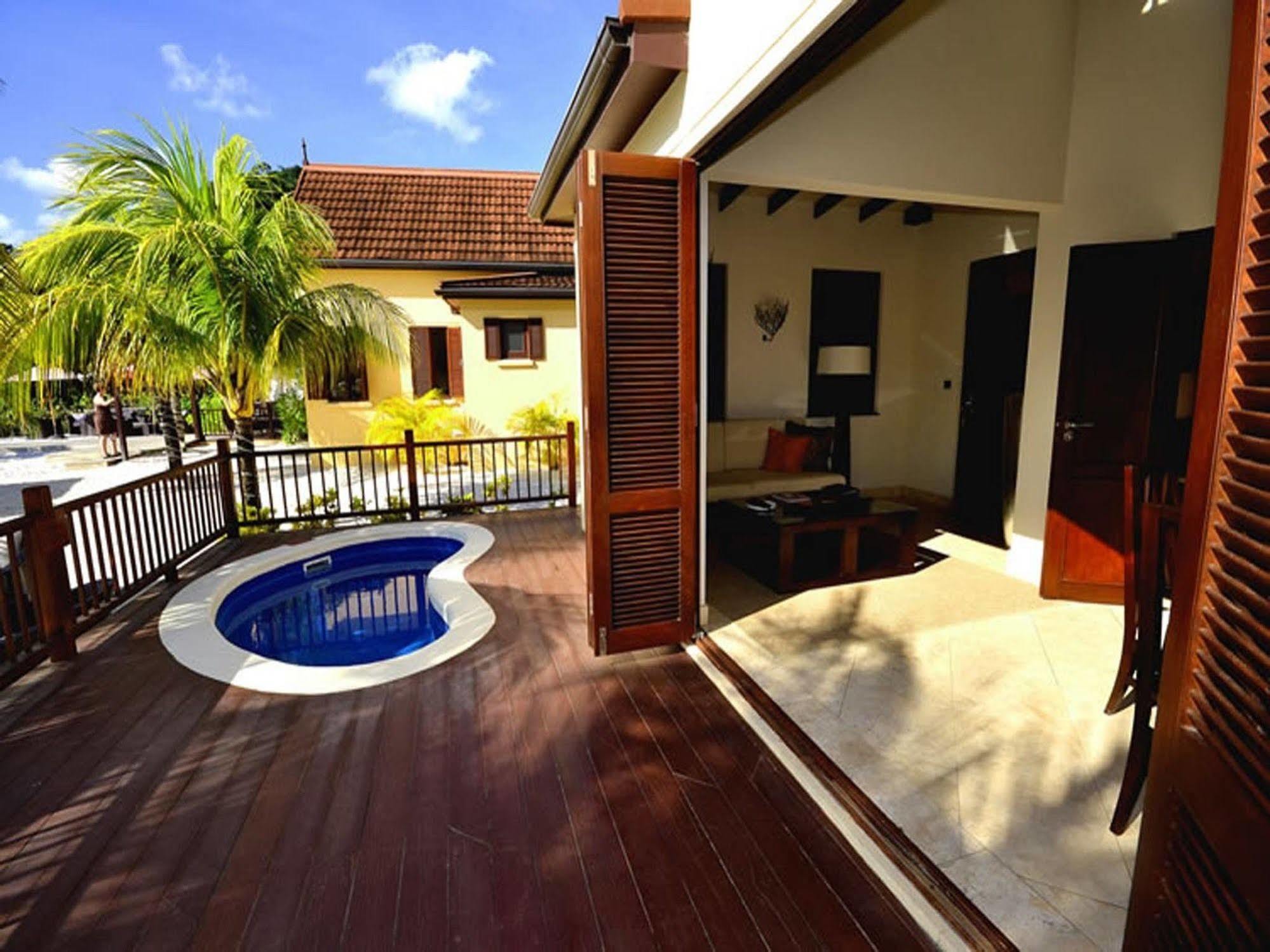 Buccament Bay 5*