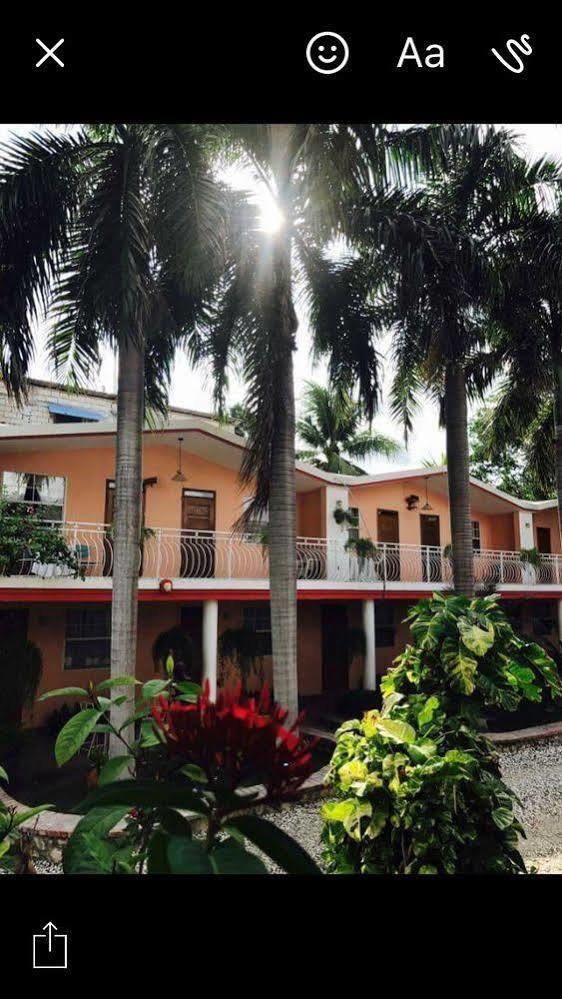 Hotel Palm Port-au-Prince