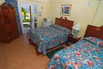Costa Del Mar 2* Yabucoa