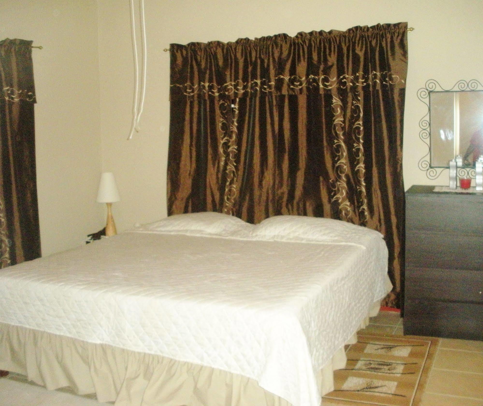 Mom's Village Bed & Breakfast