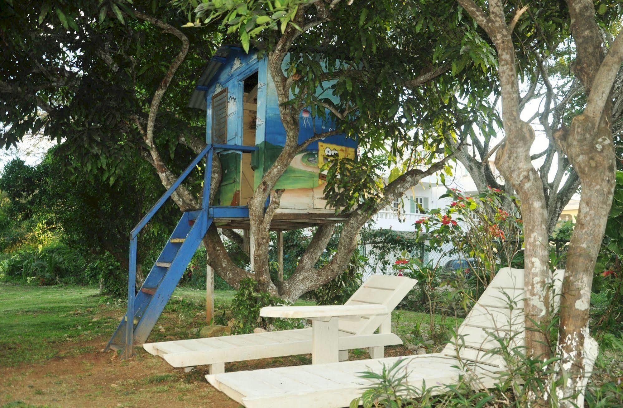Mom's Village Bed & Breakfast 2*
