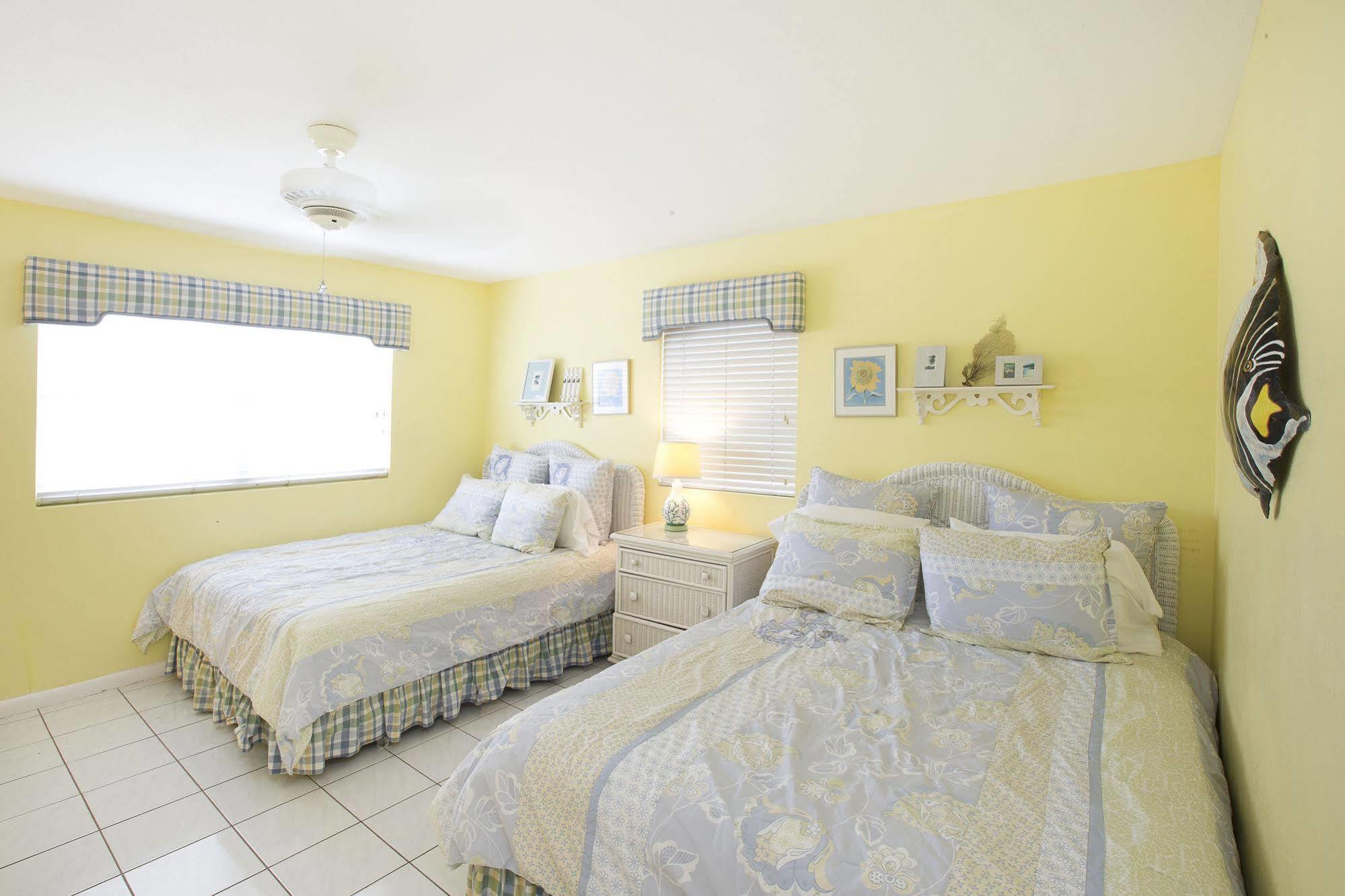 Silver Sands Condominiums Hotel West Bay