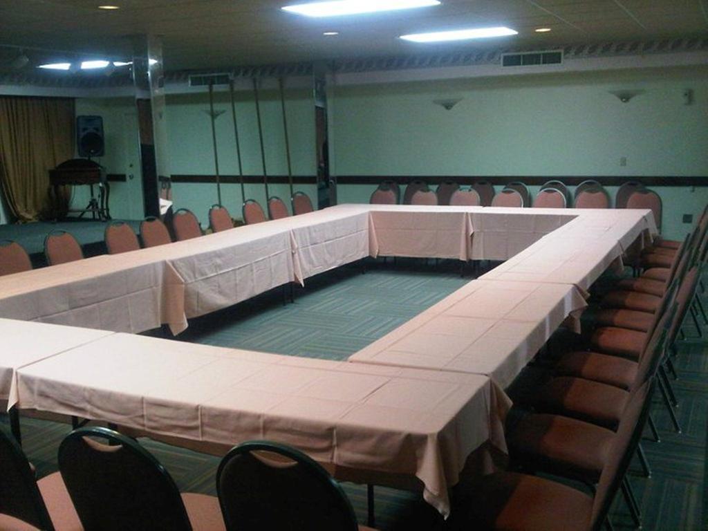 Carl's Unique & Conference Facilities Hotel