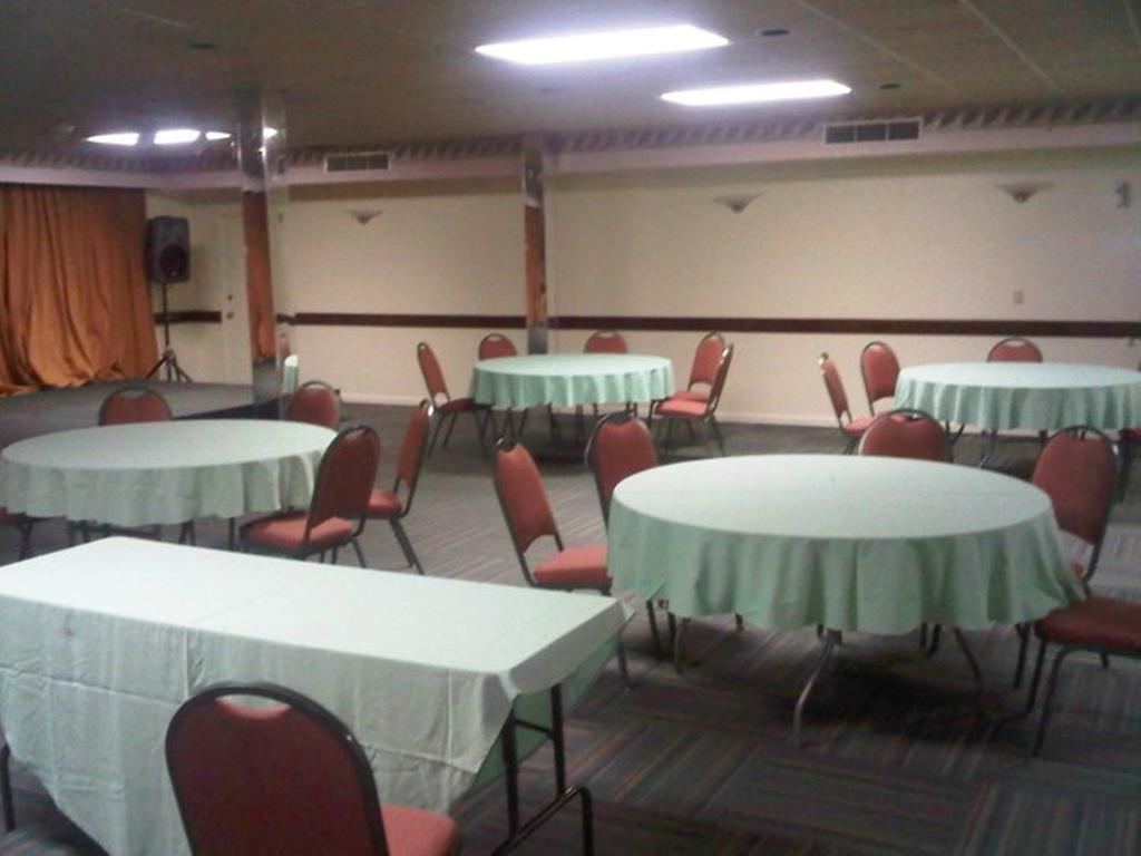 Carl's Unique & Conference Facilities 2*