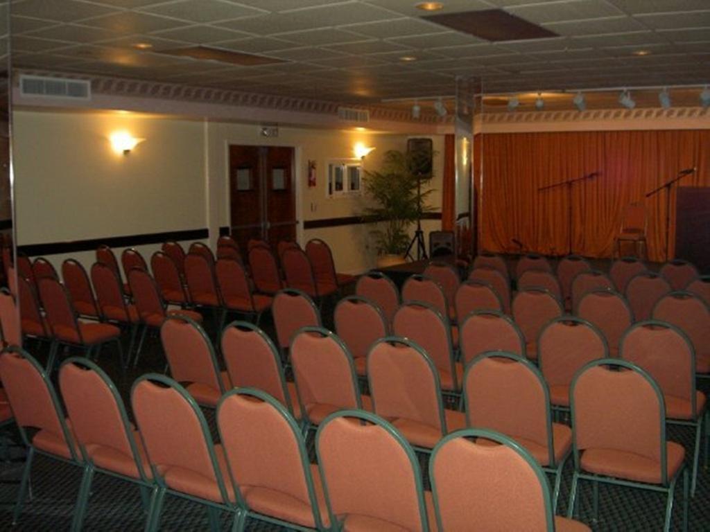 Carl's Unique & Conference Facilities Hotel 2*