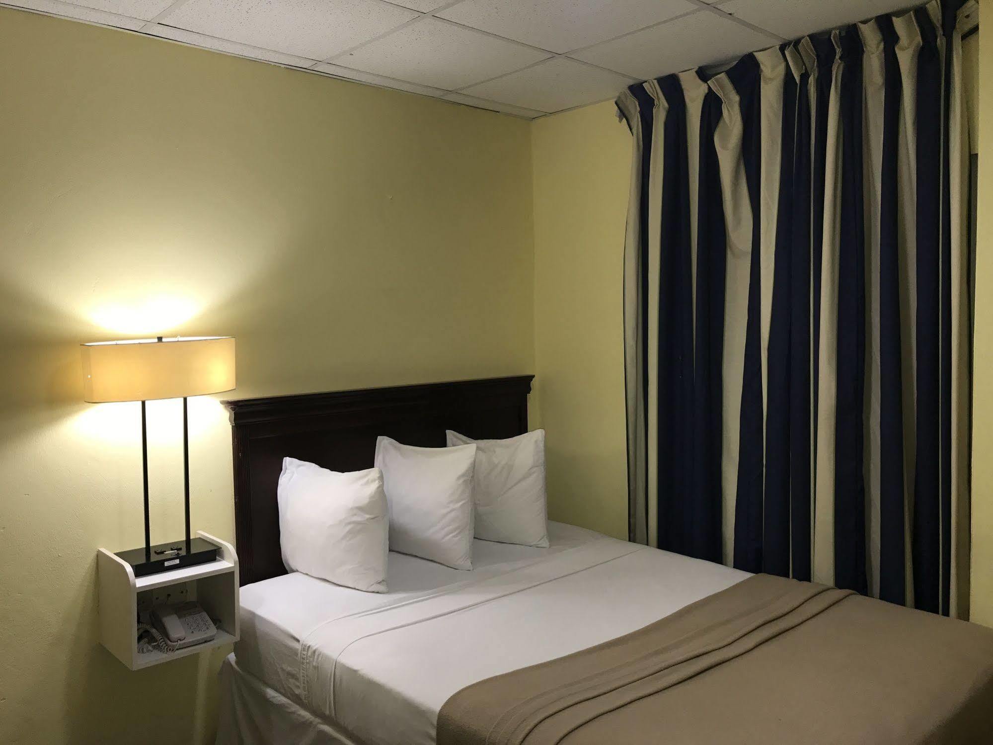 Airport Hotel 2*