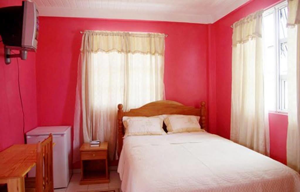 La Flamboyant 2* Roseau