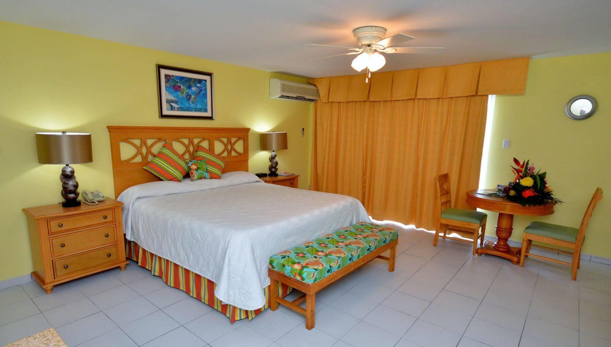 The Atrium And Spa, Ascend Collection 4* Simpson Bay