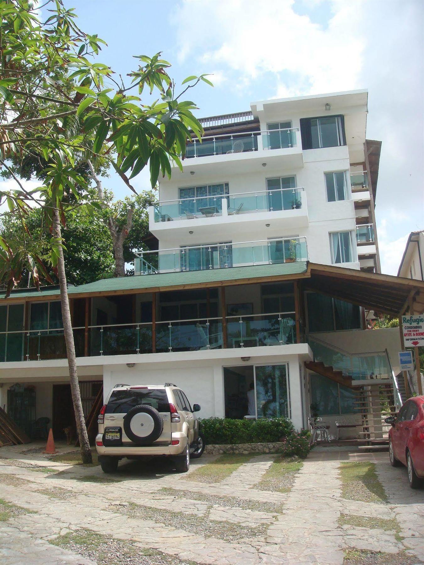 Neptuno Refugio Hotel 3*