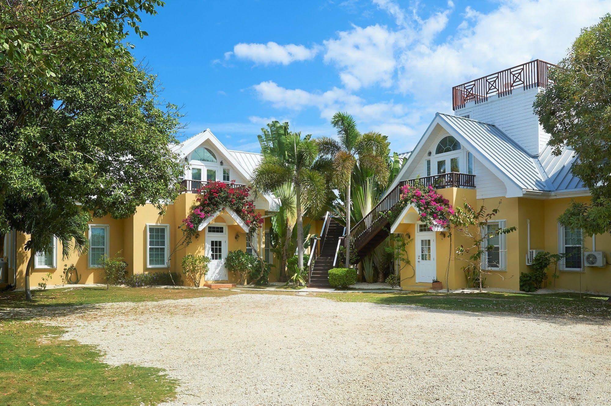 Bed & Breakfast Shangri-La Boutique Bed & Breakfast West Bay