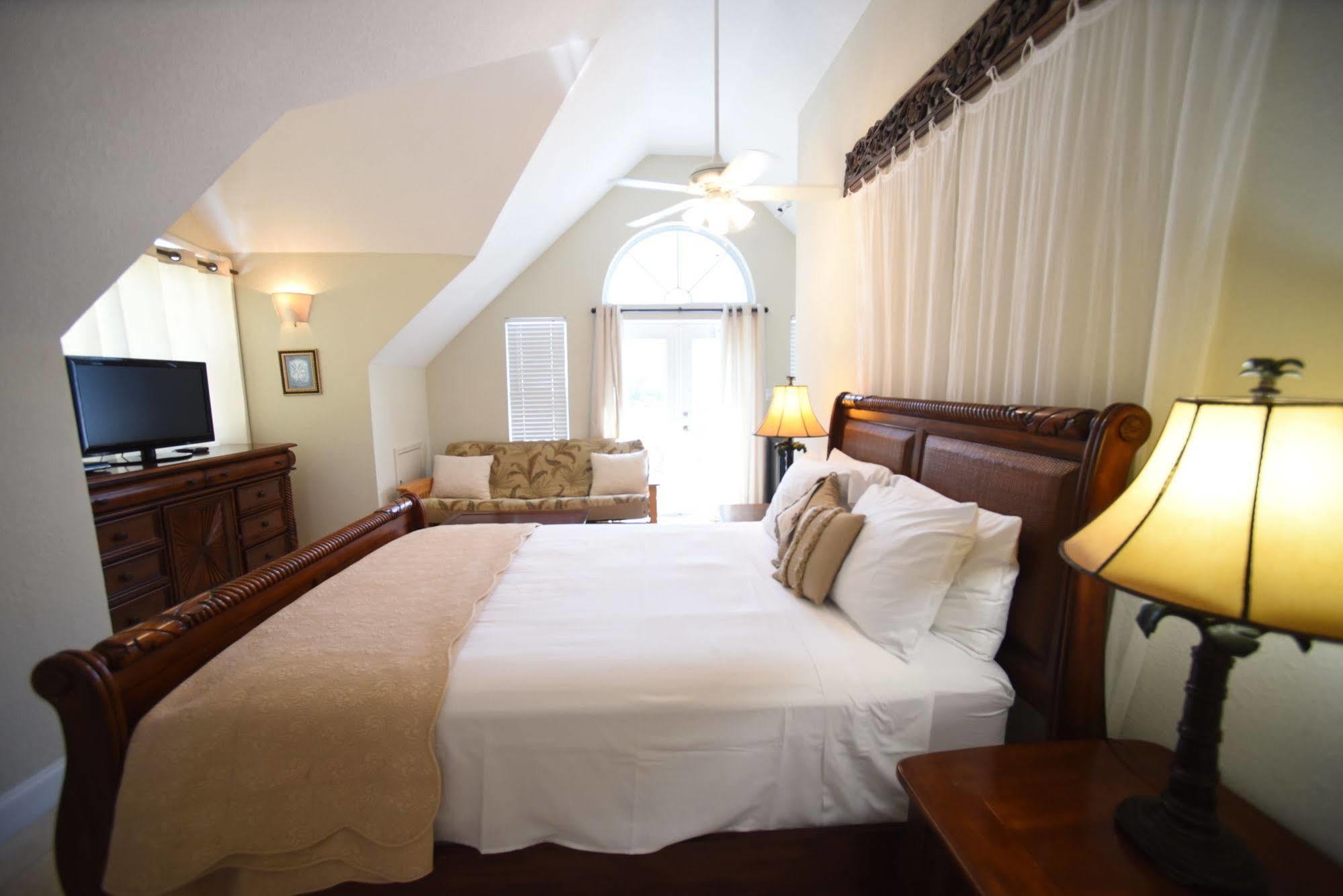 Shangri-La Boutique Bed & Breakfast Bed & Breakfast West Bay
