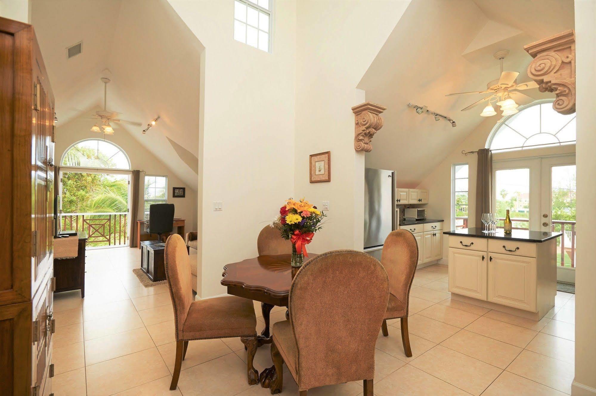 Shangri-La Boutique Bed & Breakfast Bed & Breakfast 4*