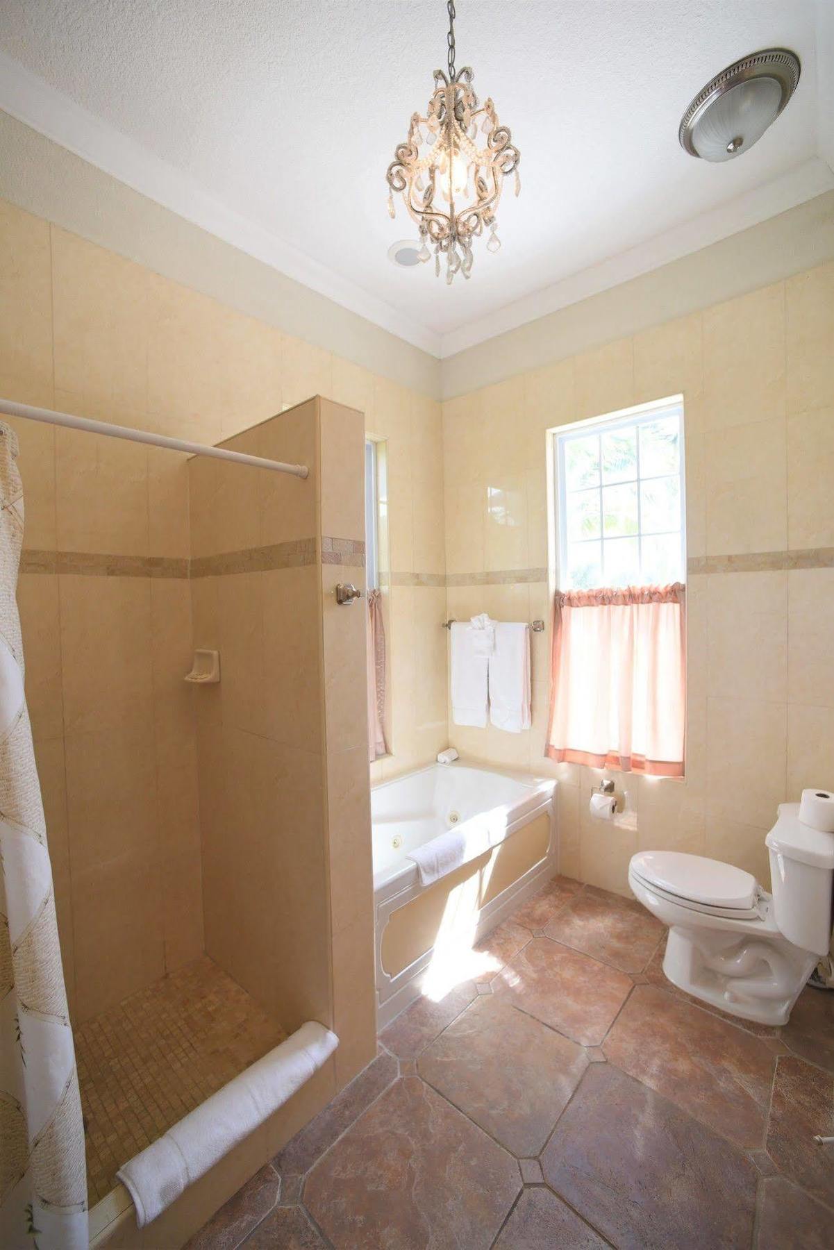 Bed & Breakfast Shangri-La Boutique Bed & Breakfast 4*