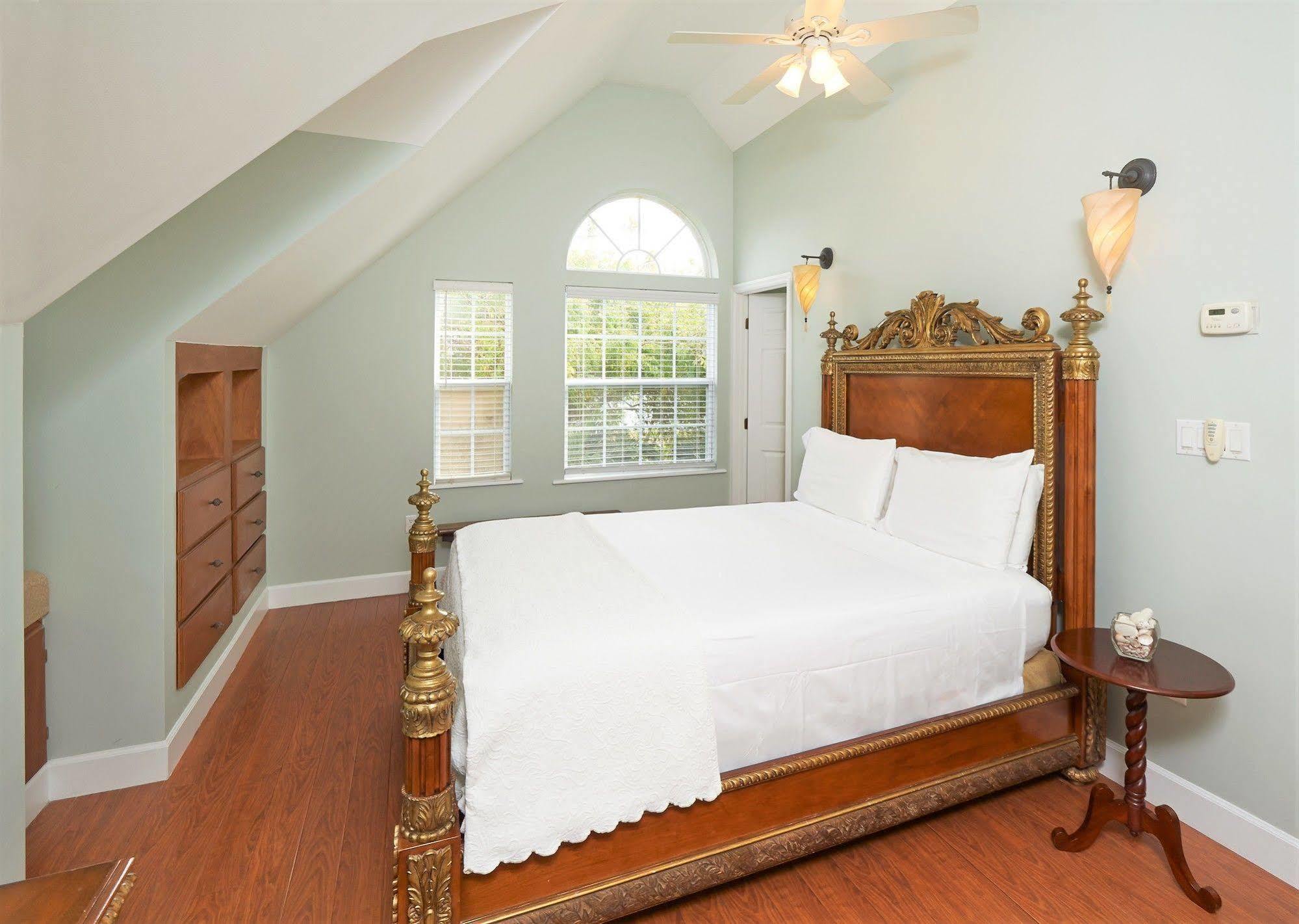 Bed & Breakfast Shangri-La Boutique Bed & Breakfast 4*