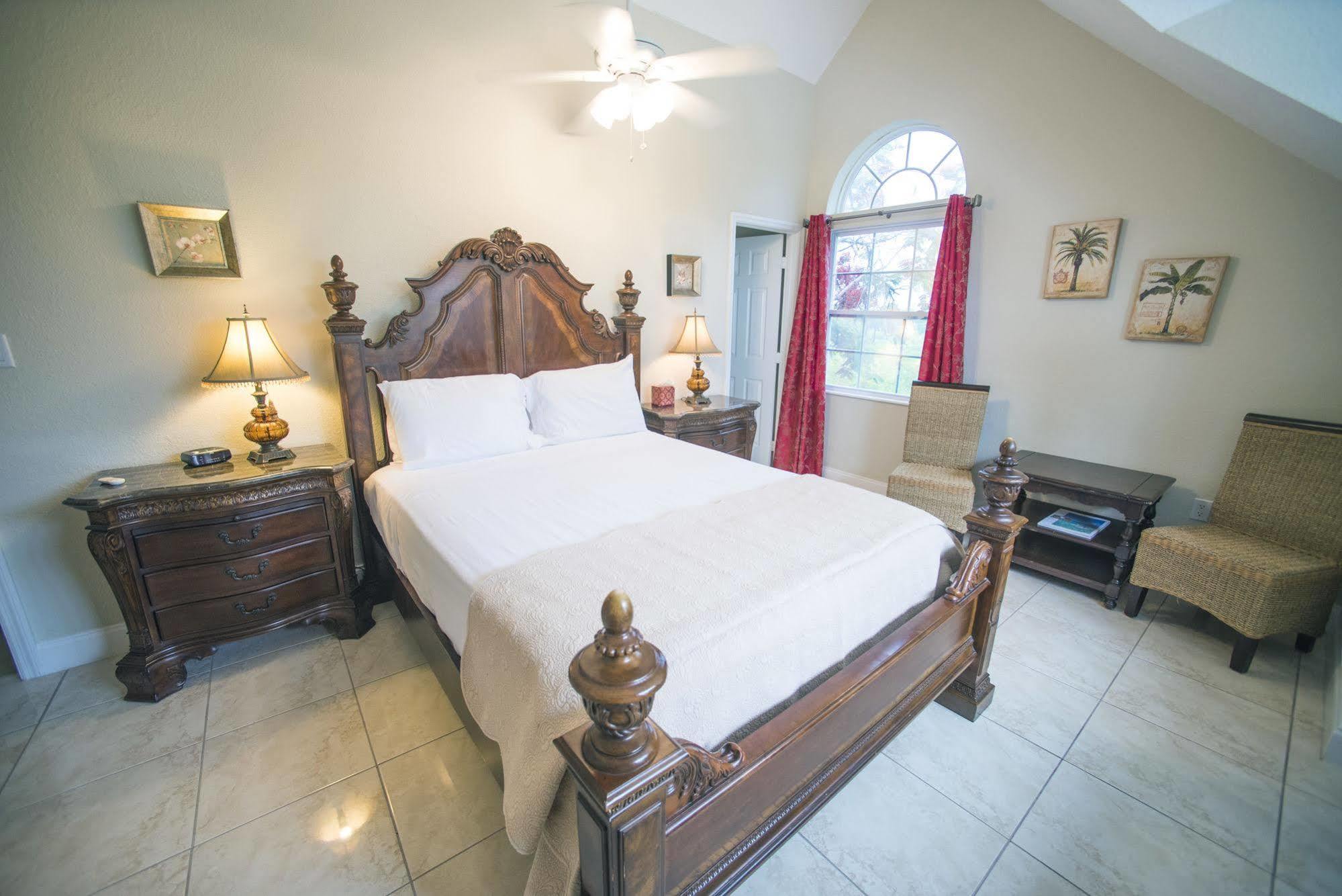 Shangri-La Boutique Bed & Breakfast Bed & Breakfast