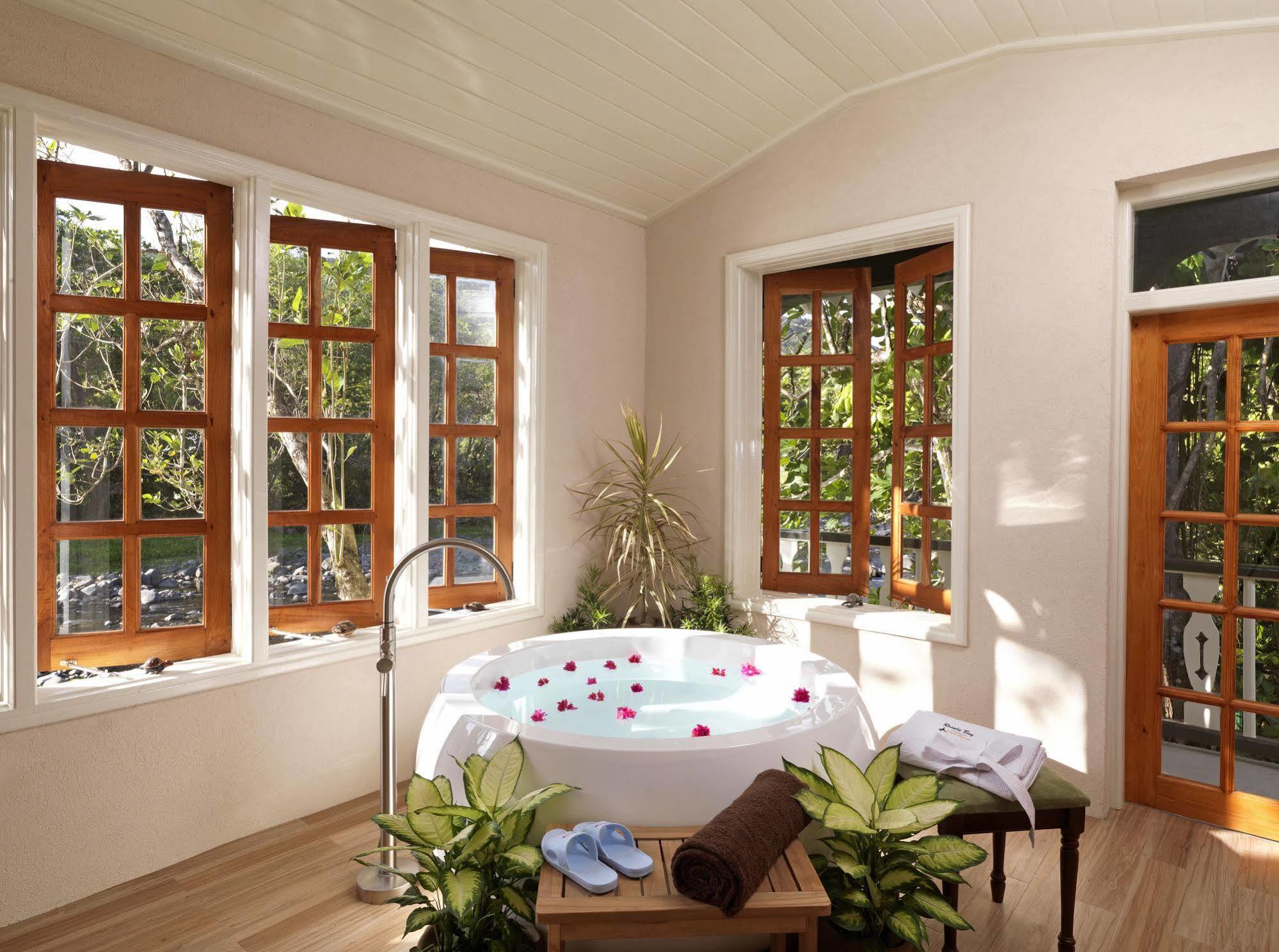 Resort Bay Rosalie